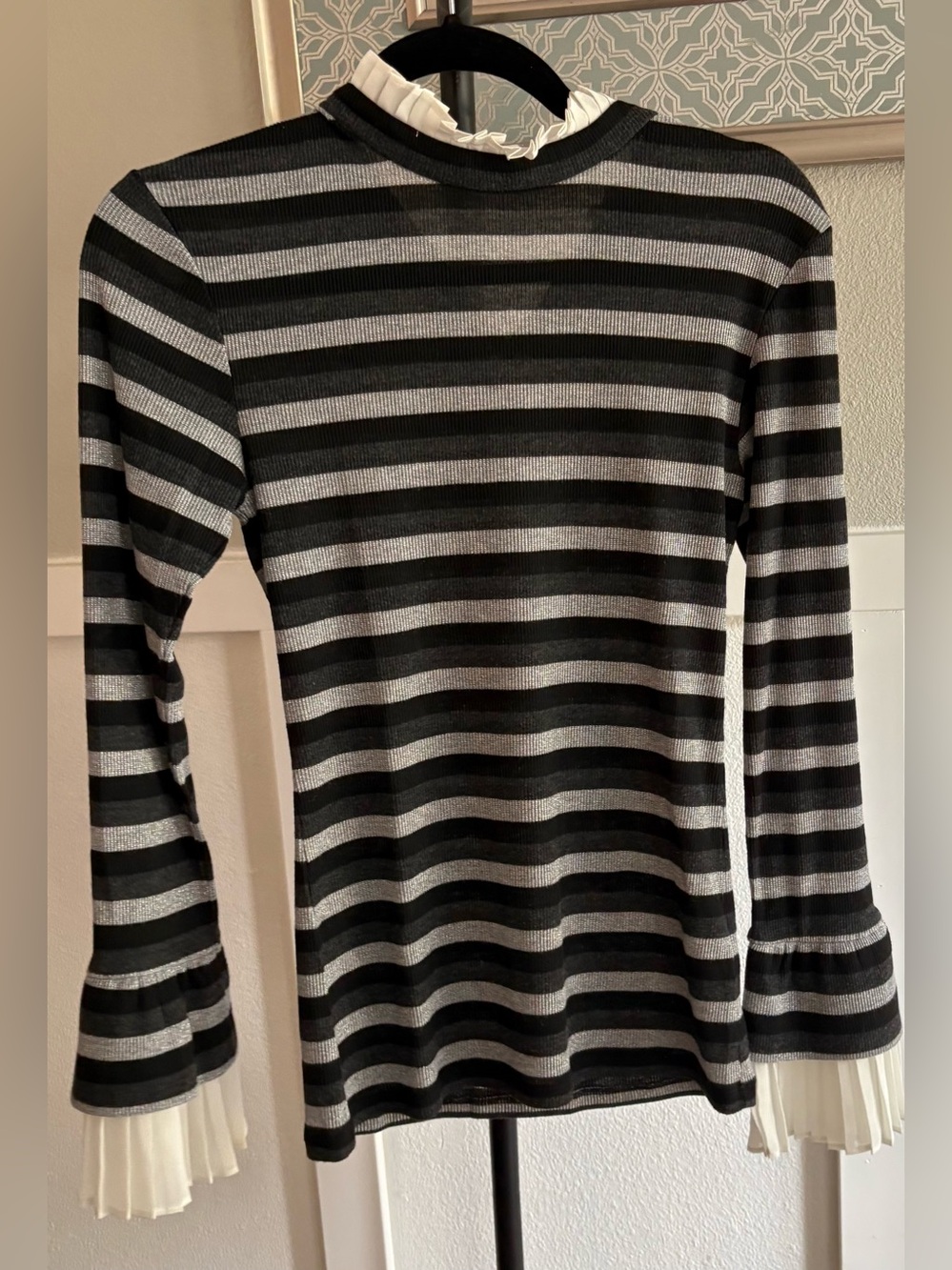 Laundry by Shelli Segal Striped Mock Neck Top SZ Small Black Silver Metallic